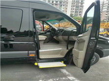 上海安致汽車租賃 奔馳凌特17座商務車實體拍攝與產(chǎn)品解析